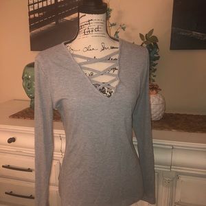 Ribbed long sleeve cross cross v-neck shirt